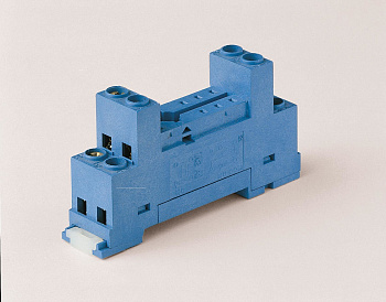 Розетка с винтовыми клеммами (с зажимной клетью) для реле 40.51, 40.52, 40.61, 40.62; в комплекте металлическая клипса 095.71; версия: синий цвет