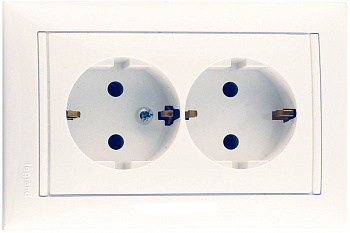Розетка двойная (моноблок) Legrand Valena с заземлением (белый)    774400 